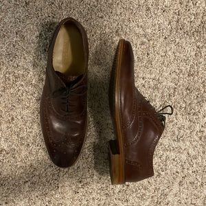 Wingtip oxford shoes brown